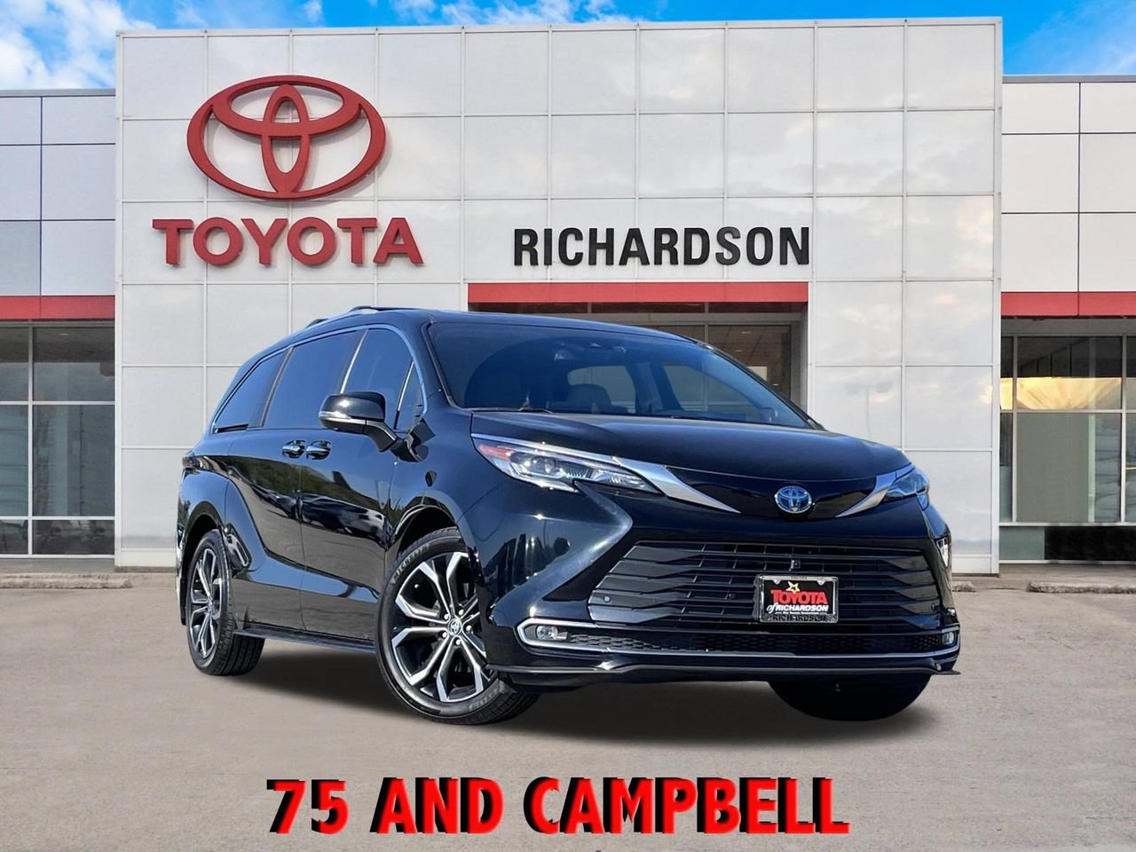 Used 2025 Toyota Sienna Platinum FWD image 1
