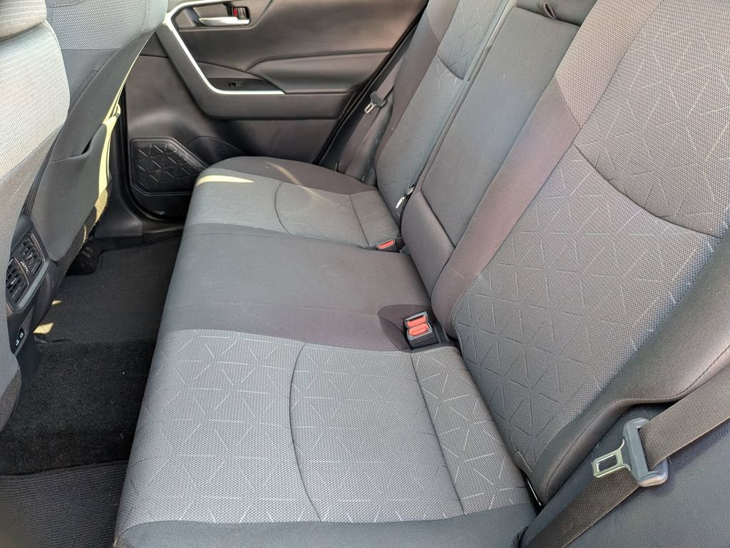 Used 2022 Toyota RAV4 XLE FWD image 37