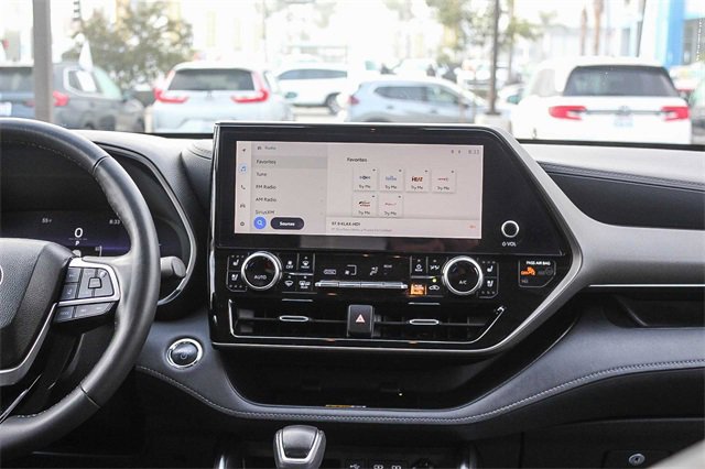 Used 2023 Toyota Highlander Limited image 21