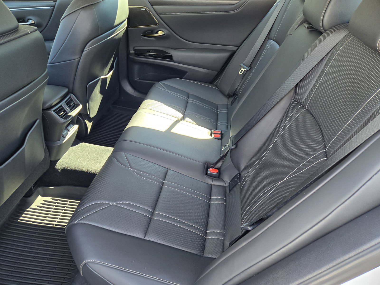 Certified 2024 Lexus ES 300h w/ Accessory Package (Z2) FWD image 12