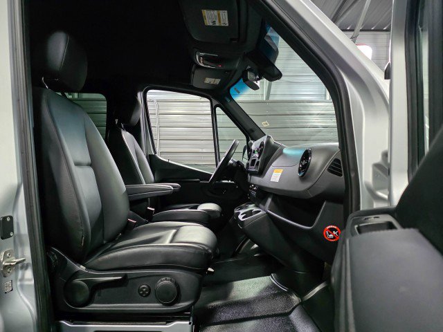 Used 2019 Mercedes-Benz Sprinter 2500 image 16