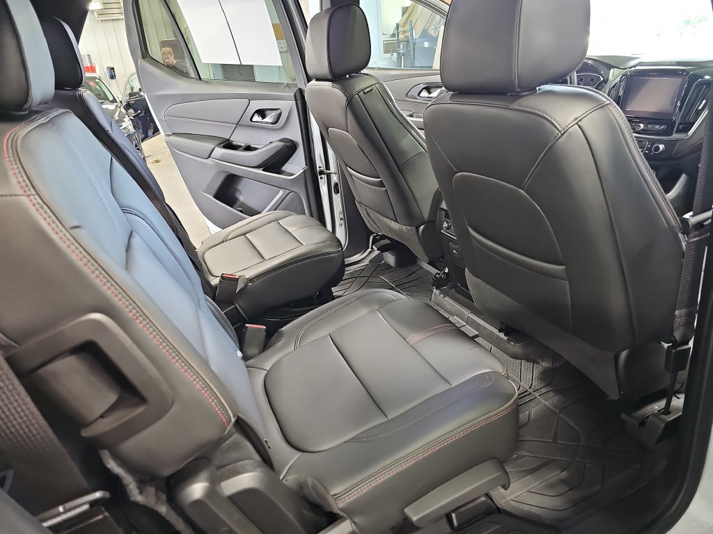 Used 2023 Chevrolet Traverse RS AWD/4WD image 11