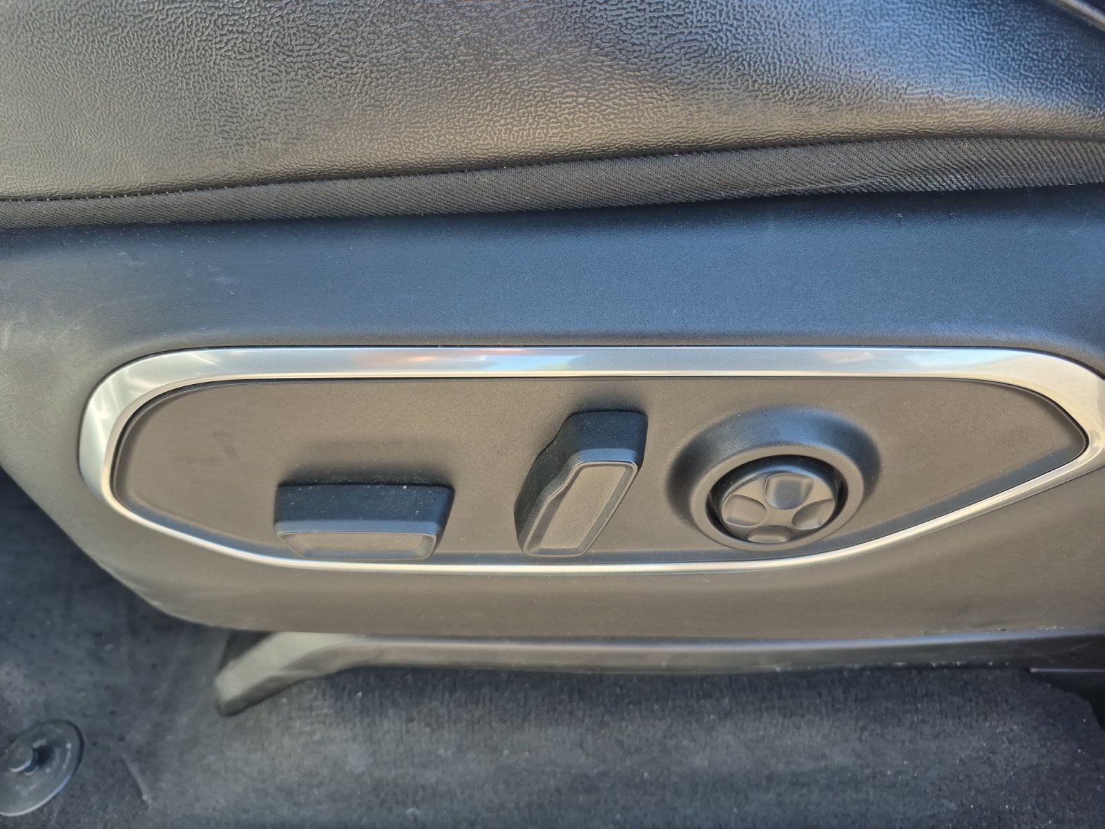 Used 2024 Jeep Wagoneer 4WD w/ Convenience Group I image 13