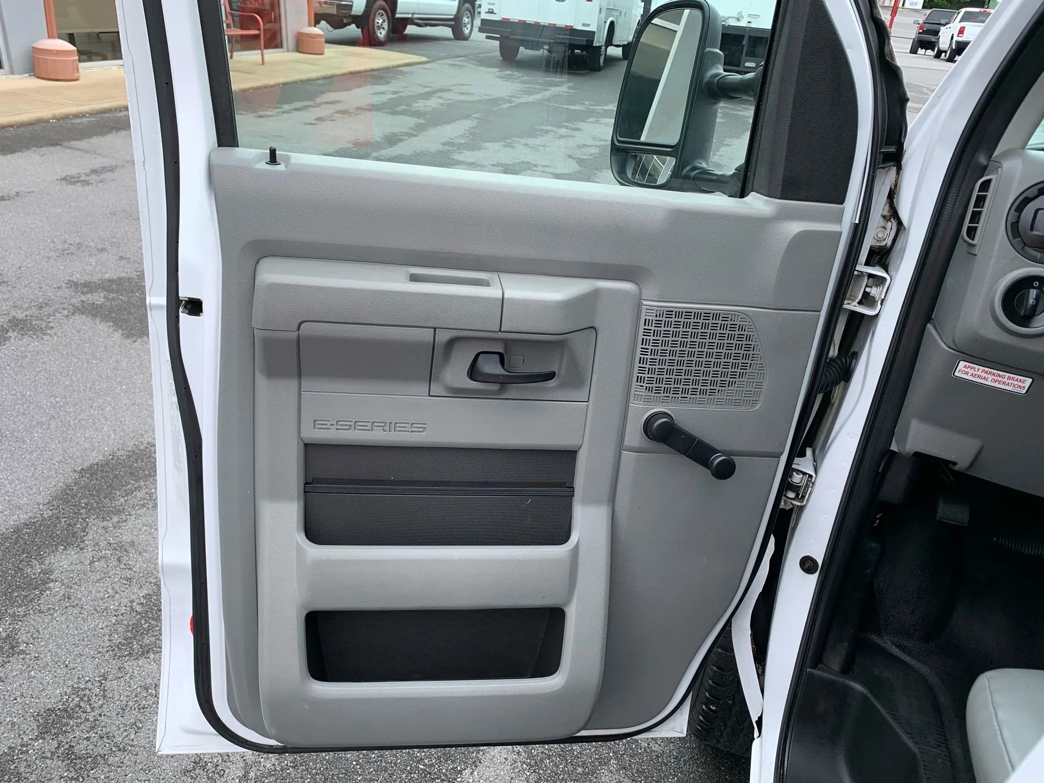 Used 2013 Ford E-350 and Econoline 350 Super Duty image 7