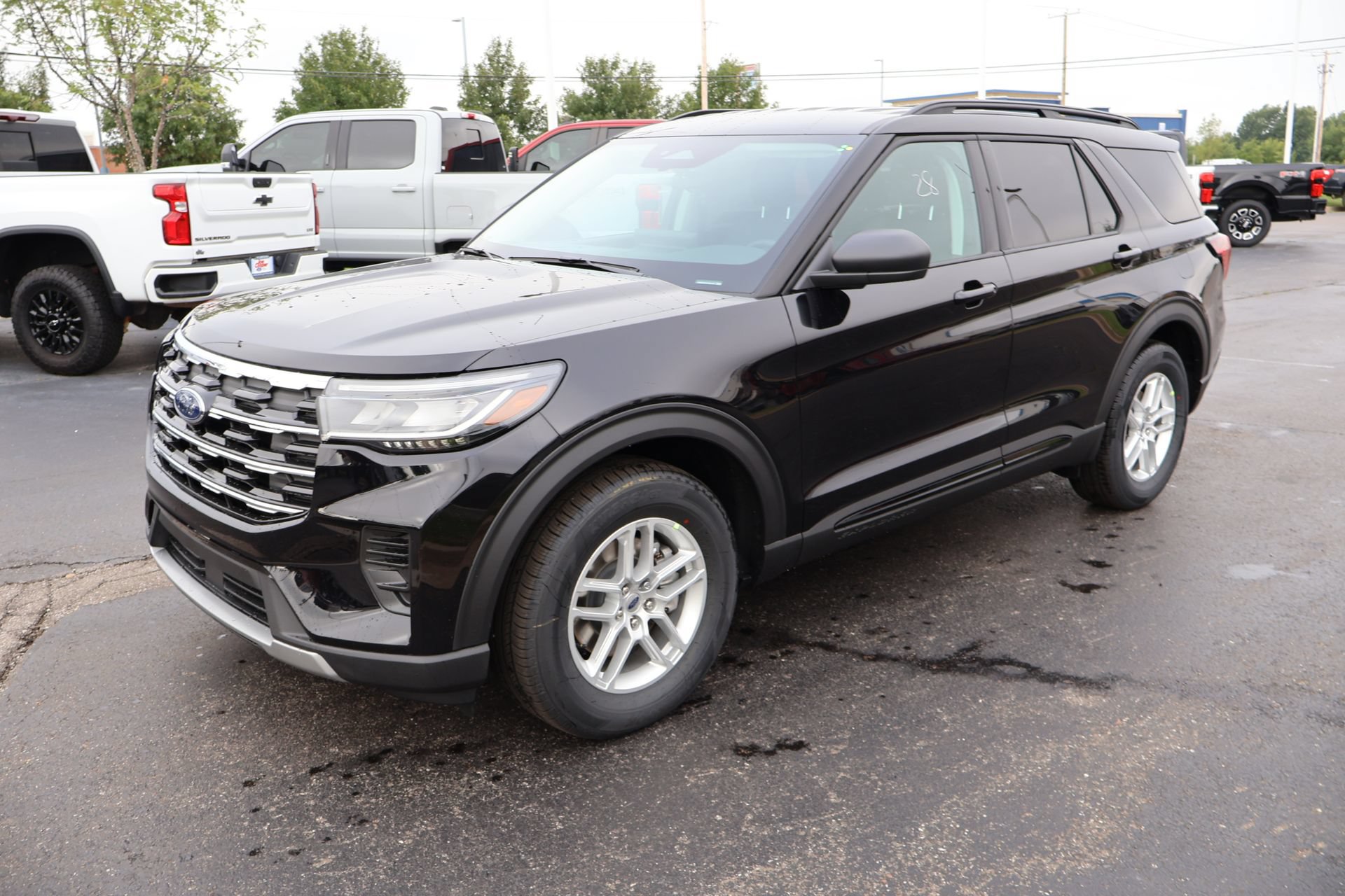 New 2026 Ford Explorer Active RWD image 11