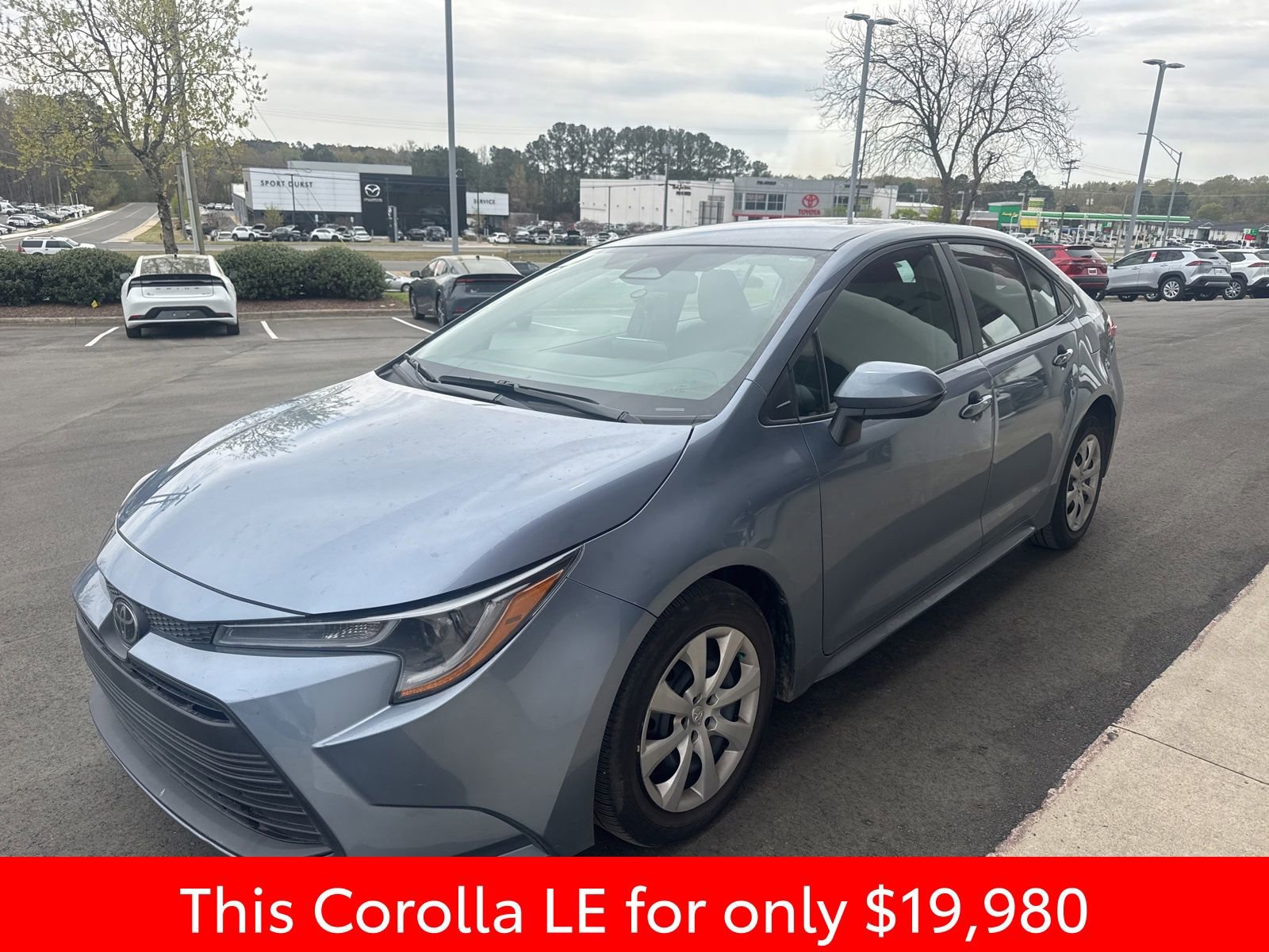 Used 2023 Toyota Corolla LE image 3