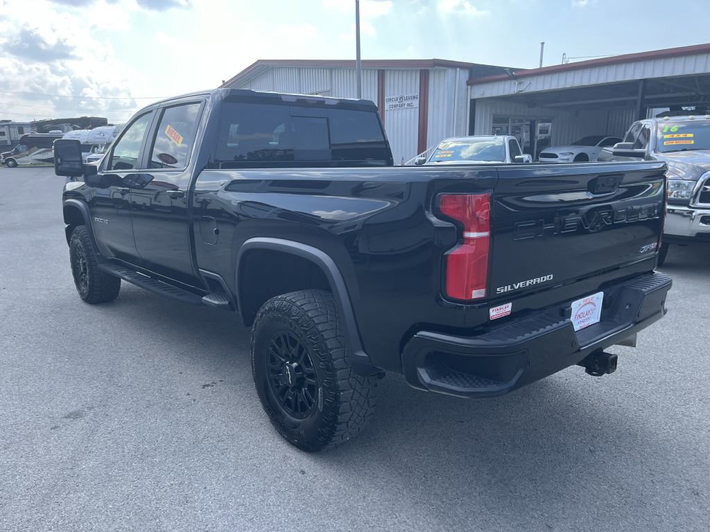 Used 2024 Chevrolet Silverado 2500 ZR2 w/ Technology Package image 11