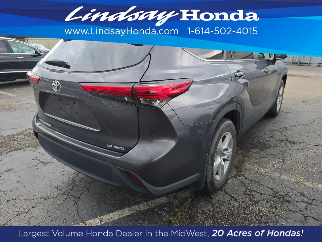 Used 2023 Toyota Highlander LE AWD/4WD image 3