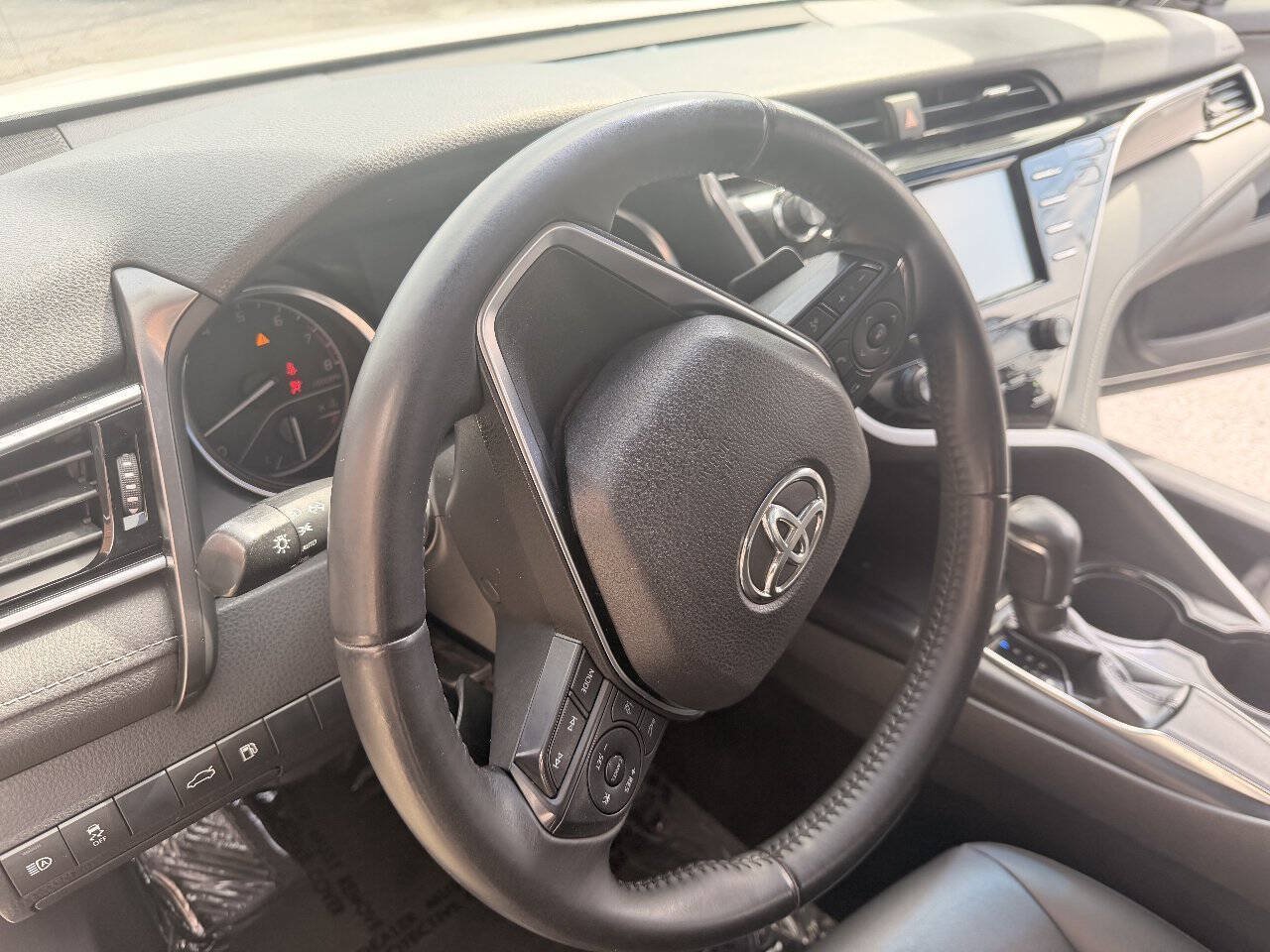 Used 2018 Toyota Camry SE FWD image 8