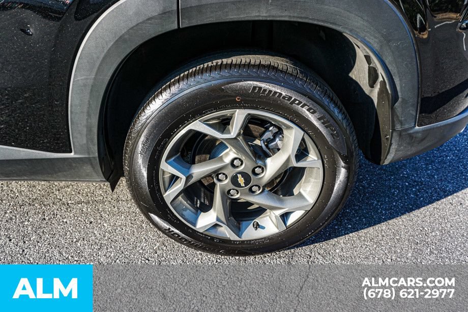Used 2025 Chevrolet Trax LT FWD image 16