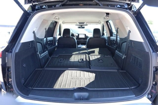 Certified 2025 Nissan Pathfinder SL w/ Cargo Package AWD/4WD image 9