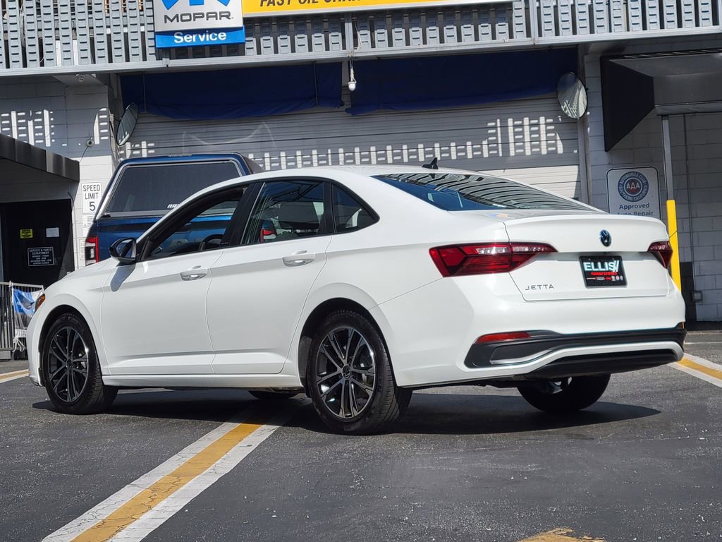 Used 2023 Volkswagen Jetta Sport FWD image 2