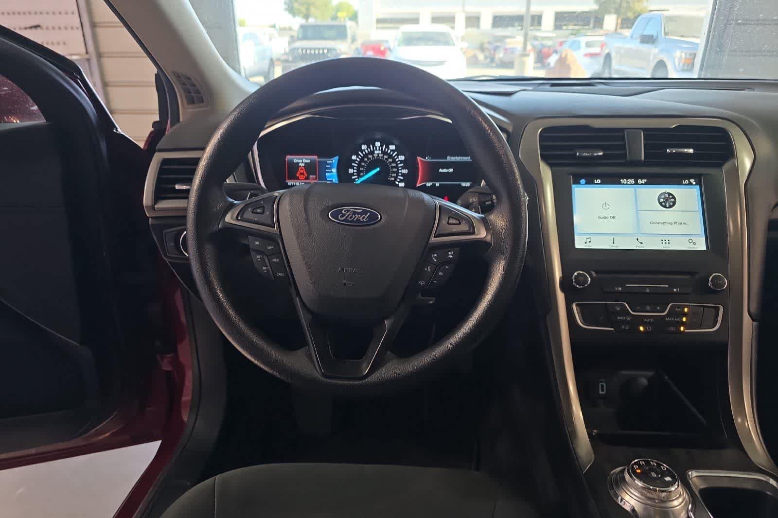 Used 2017 Ford Fusion SE w/ Fusion SE Technology Package FWD image 16