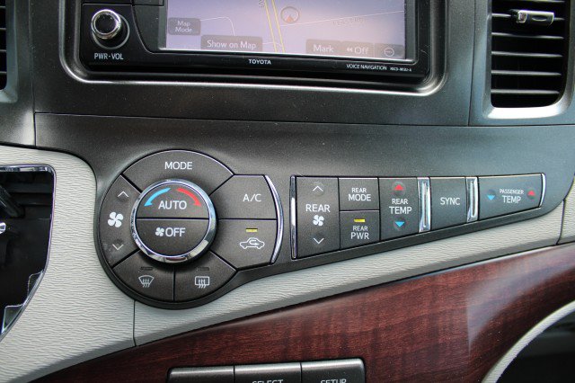Used 2013 Toyota Sienna XLE FWD image 16