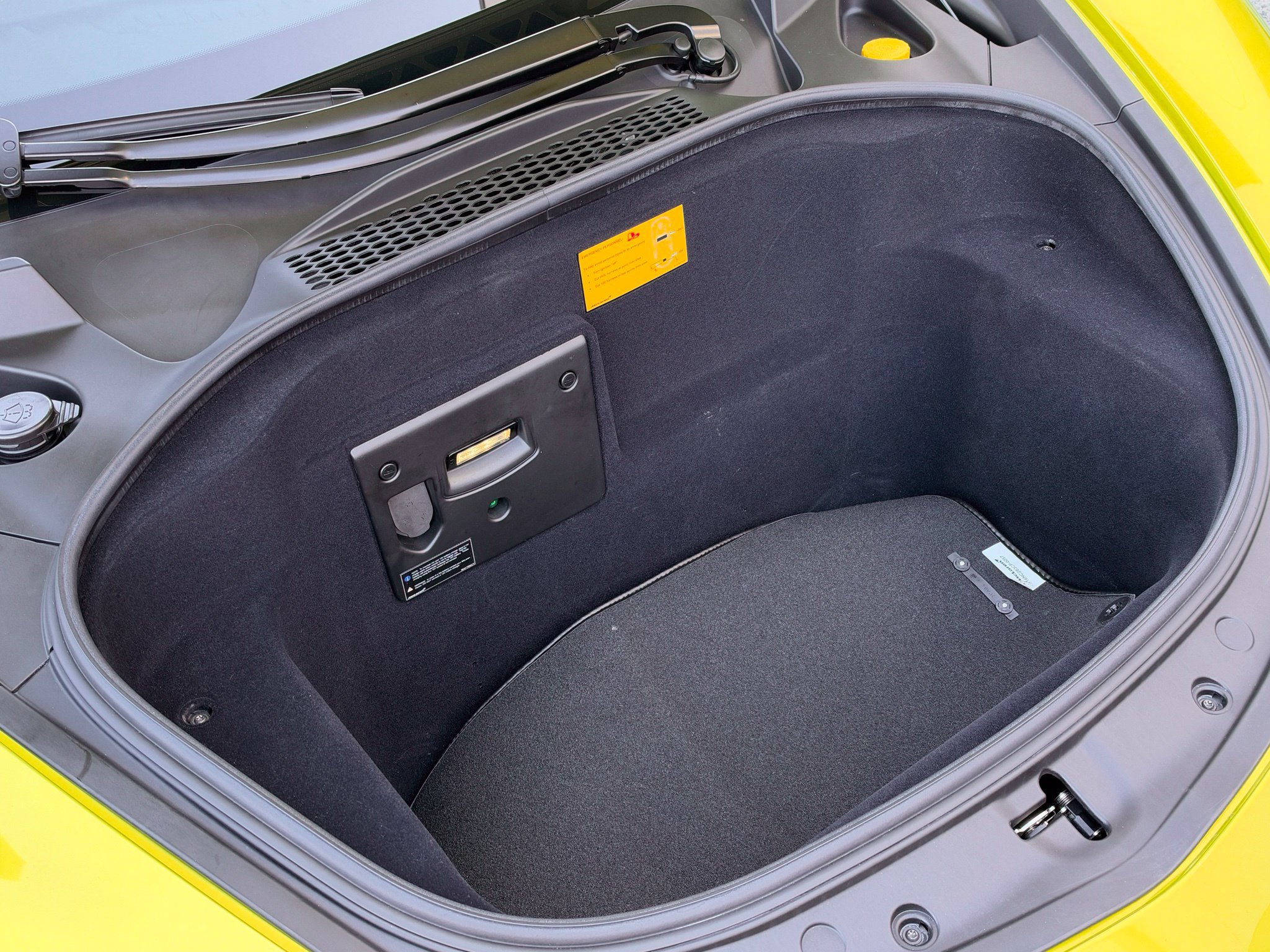 Used 2023 McLaren Artura RWD image 49