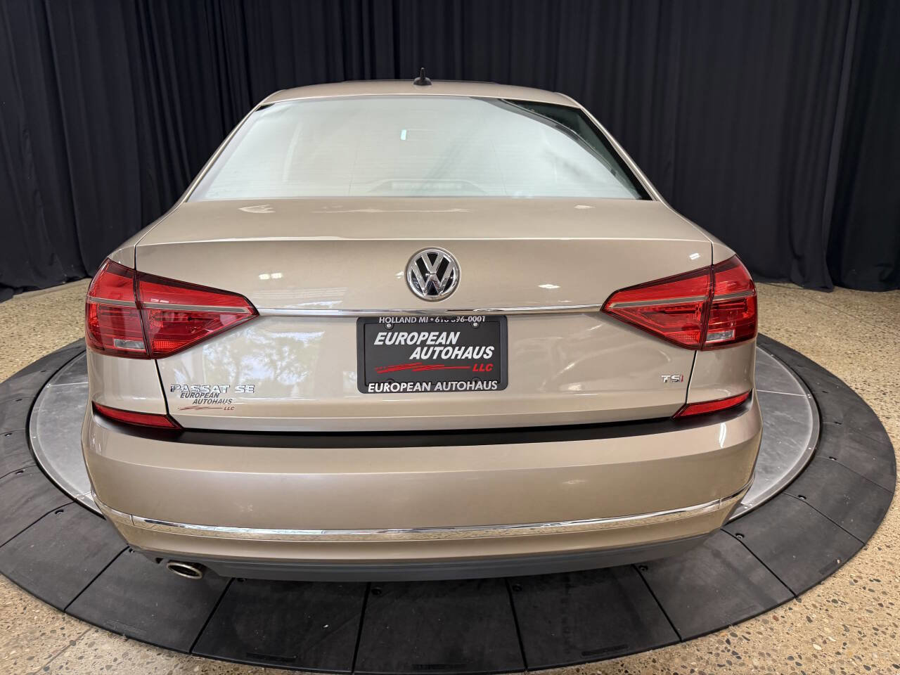 Used 2016 Volkswagen Passat 1.8T SE w/ Lighting Package (P06) FWD image 7