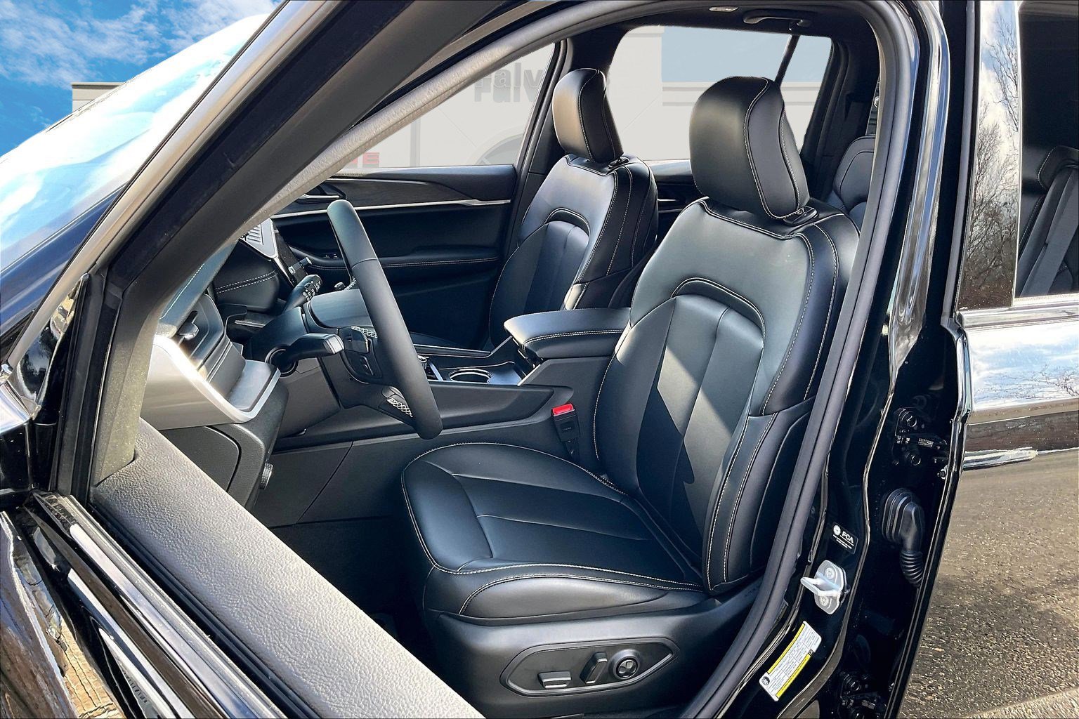 New 2026 Jeep Grand Cherokee Limited w/ Limited Altitude Package image 9