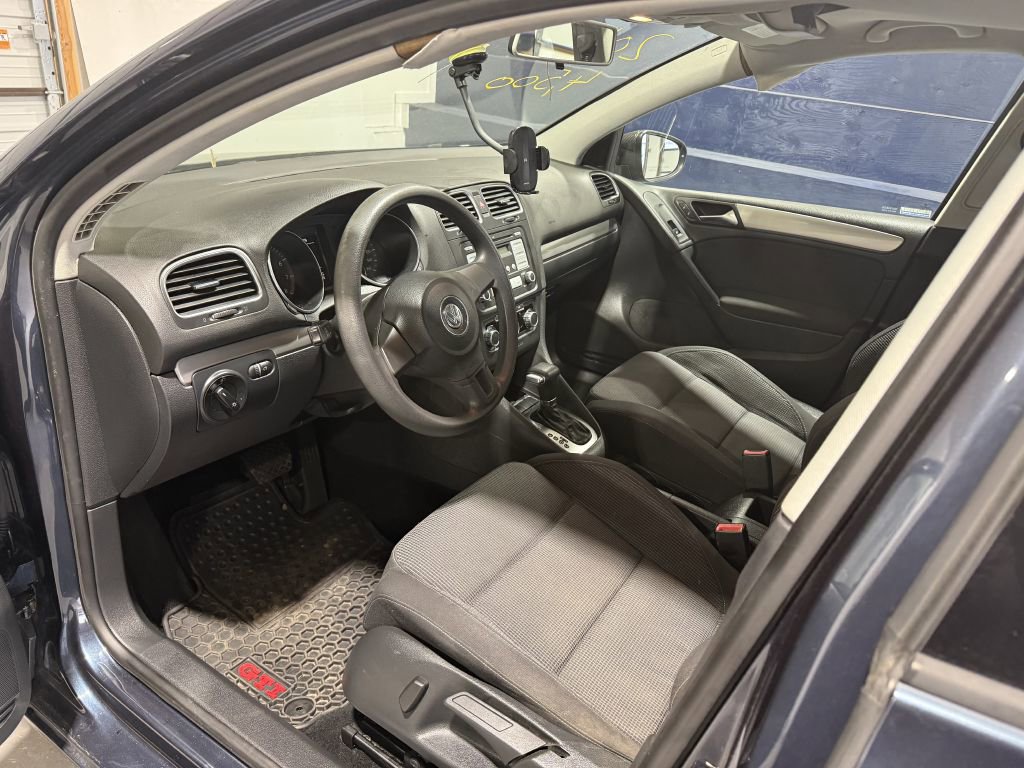 Used 2010 Volkswagen Golf 4-Door image 6