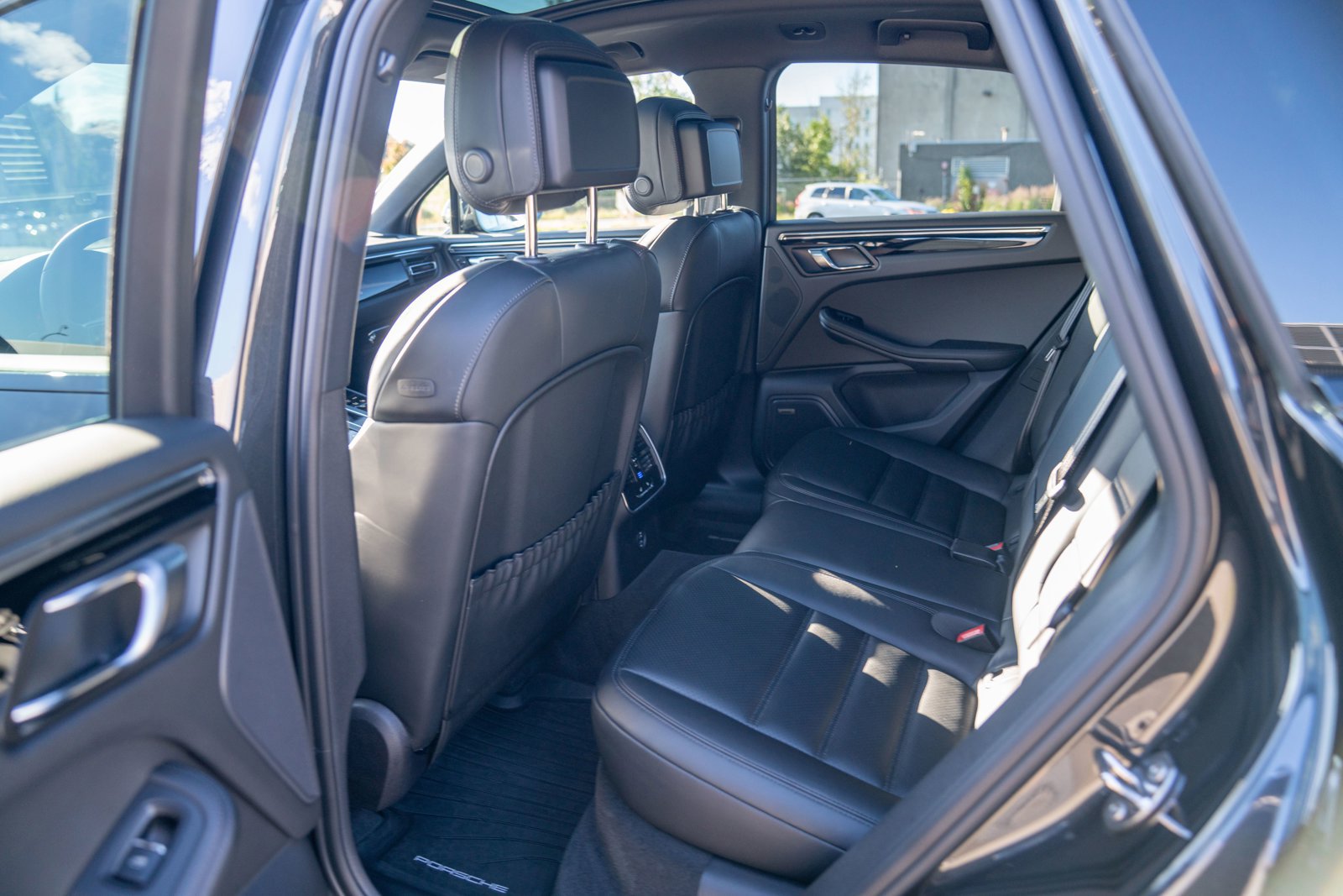 Certified 2026 Porsche Macan AWD/4WD image 22