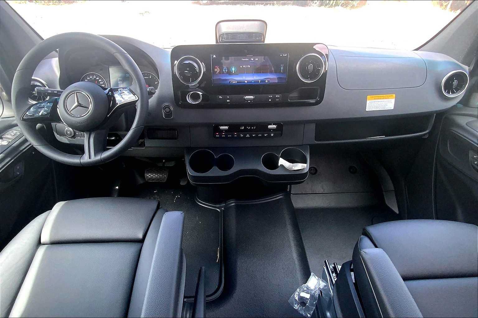Used 2025 Mercedes-Benz Sprinter 2500 image 17