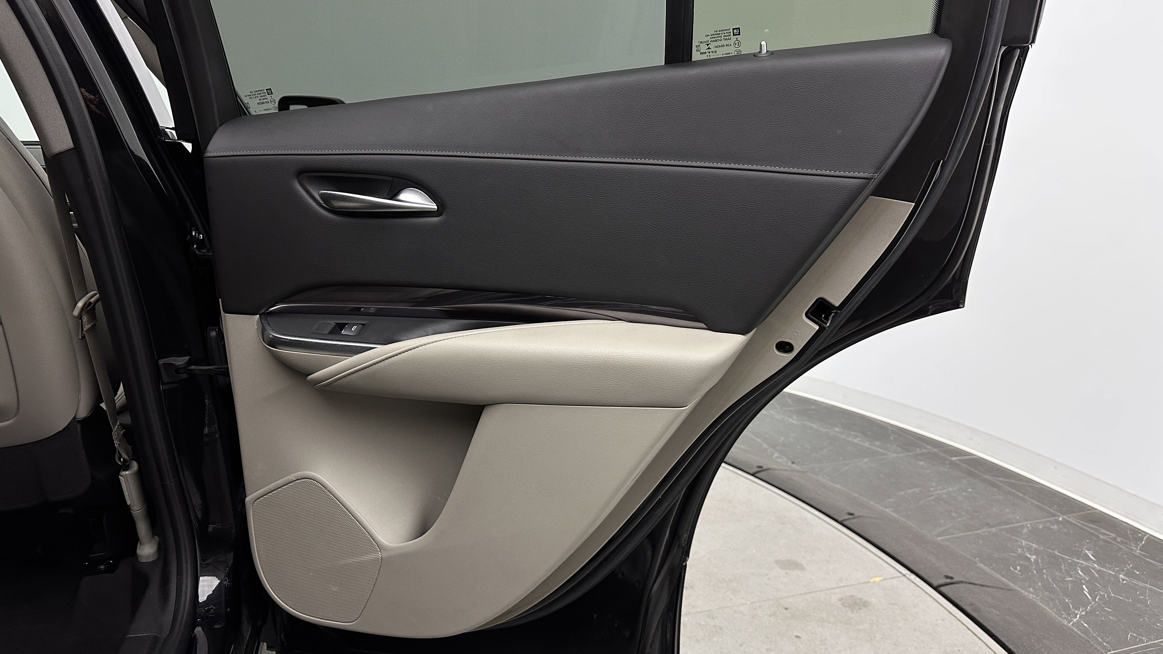 Used 2021 Cadillac XT4 Luxury w/ Cold Weather Package FWD image 33