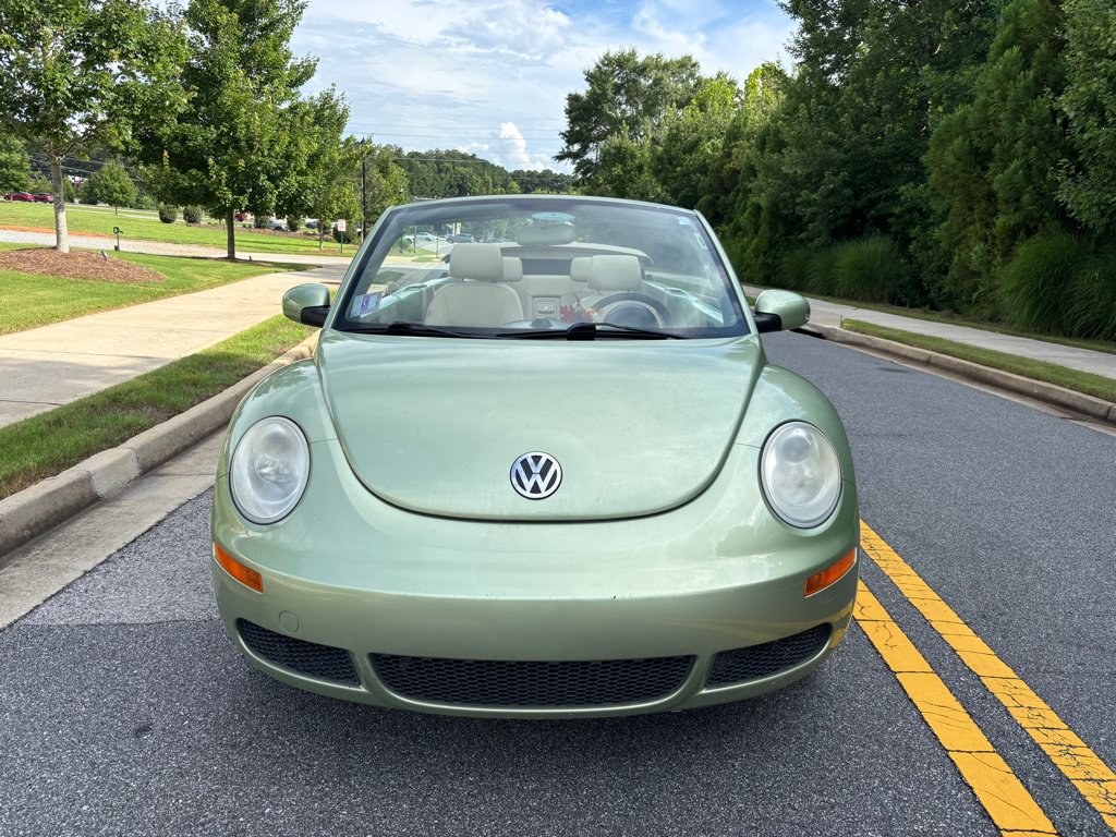 Used 2008 Volkswagen Beetle SE FWD image 2