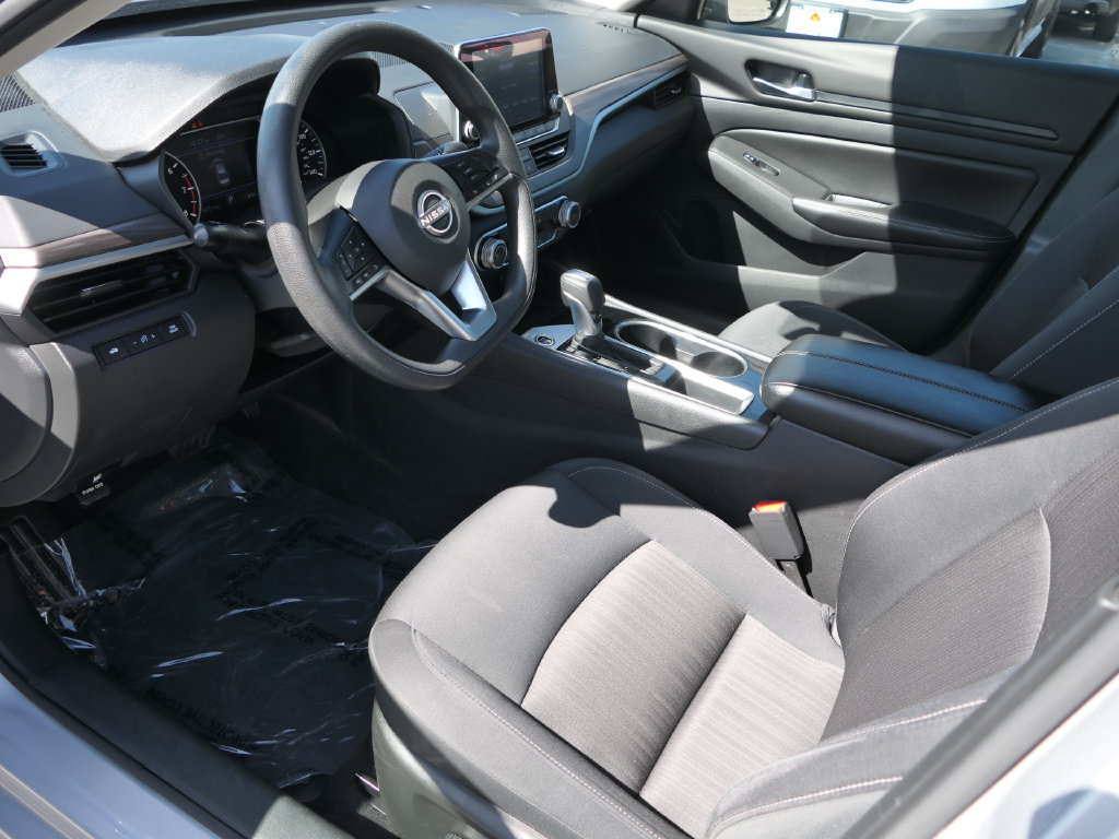 Used 2024 Nissan Altima 2.5 SV FWD image 10