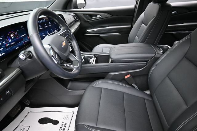 Used 2026 Chevrolet Traverse LT w/ Driver Confidence Package FWD image 16