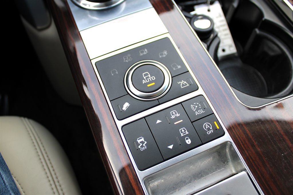Used 2016 Land Rover Range Rover HSE image 38