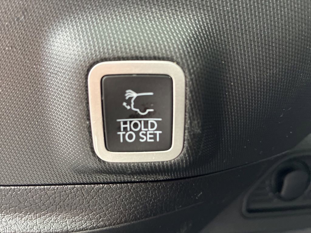 Used 2022 Jeep Grand Cherokee Overland w/ MOPAR Finishing Package image 33