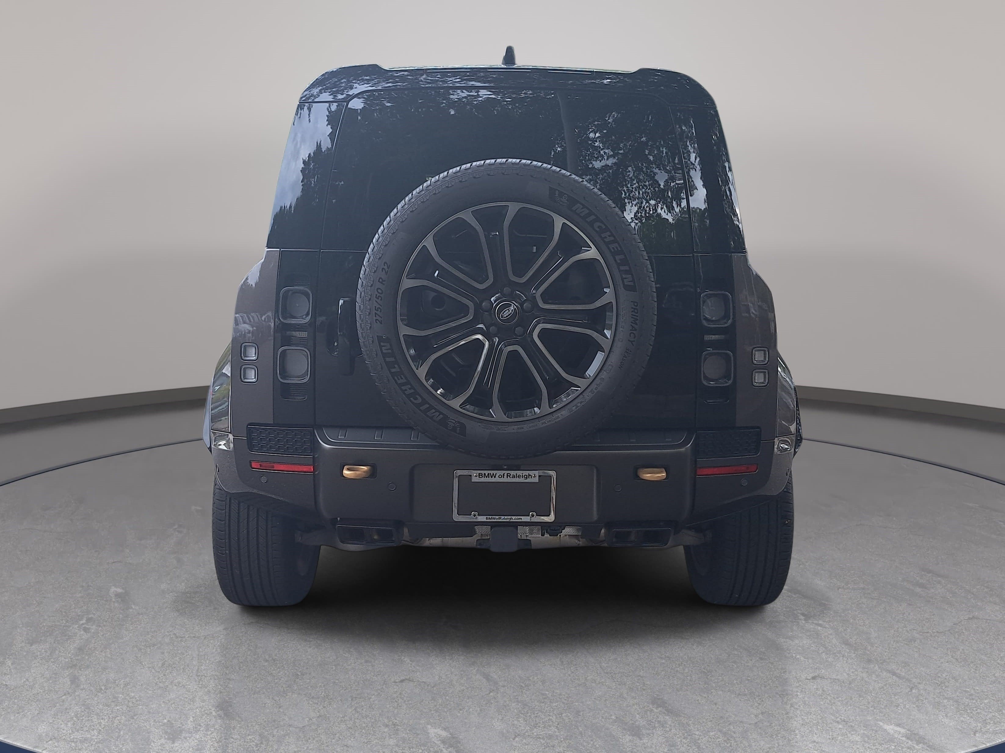 Used 2025 Land Rover Defender 110 AWD/4WD image 6