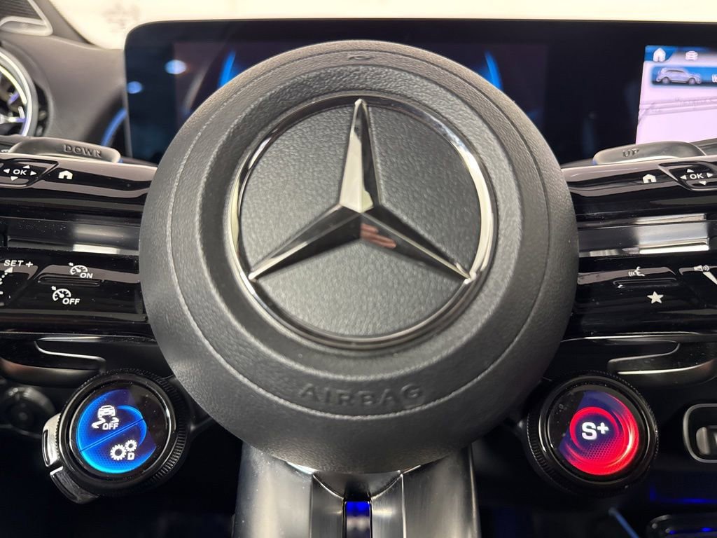 Used 2025 Mercedes-Benz GLB 35 AMG 4MATIC image 35