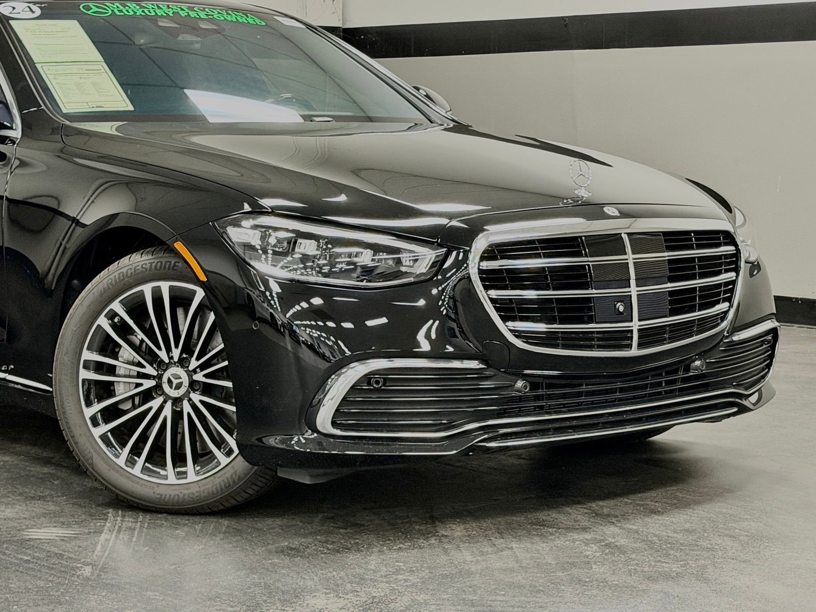 Used 2024 Mercedes-Benz S 580e 4MATIC Sedan image 3