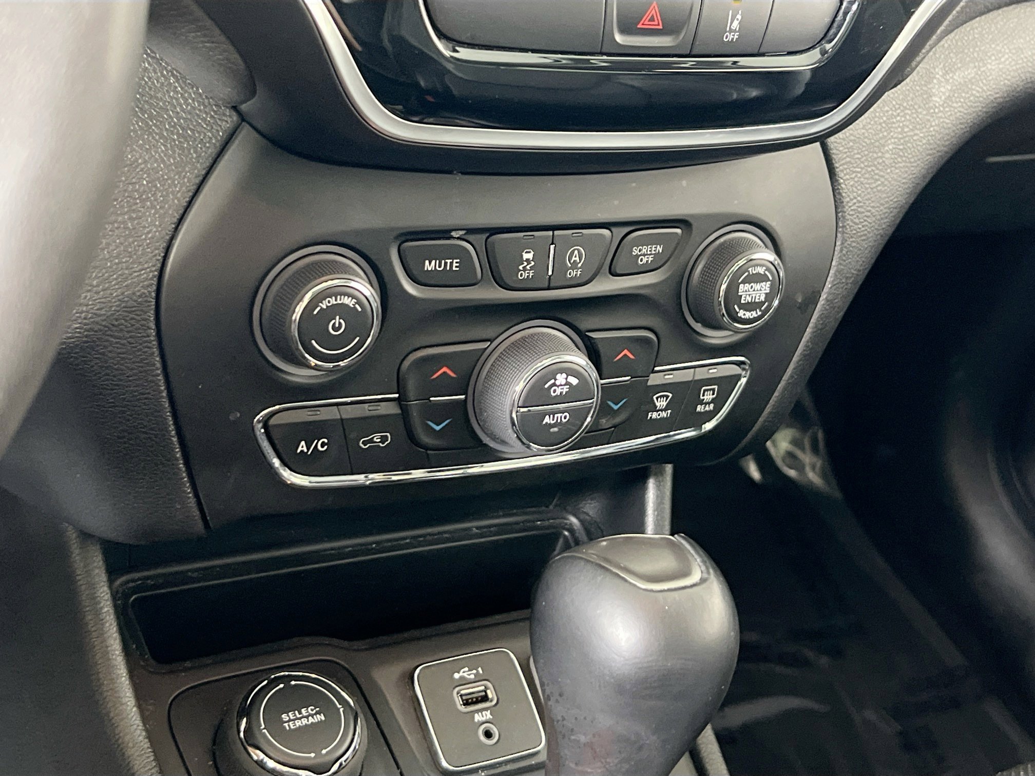 Used 2022 Jeep Cherokee Limited image 15