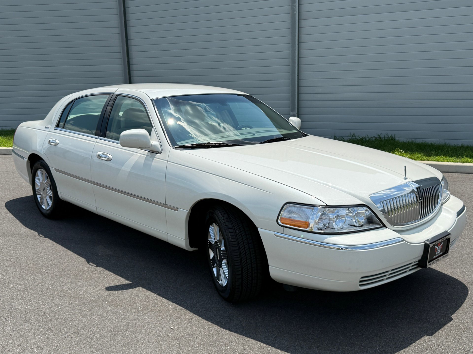 Used 2005 Lincoln Town Car Signature image 14