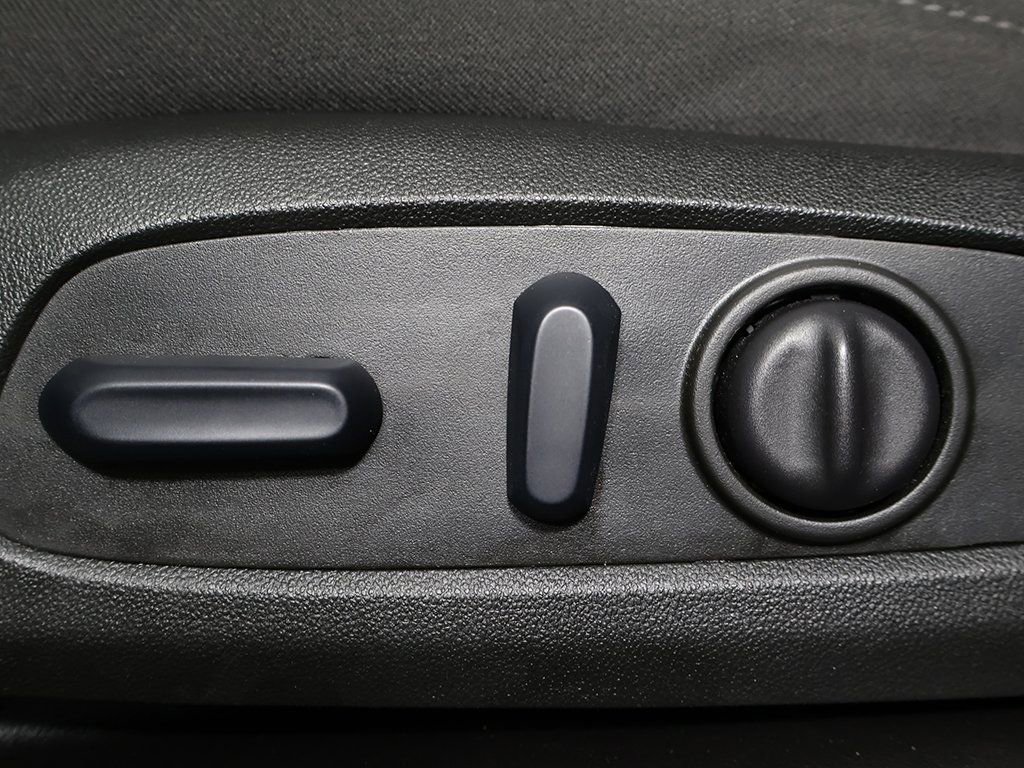 Used 2024 Chevrolet Traverse LT image 28