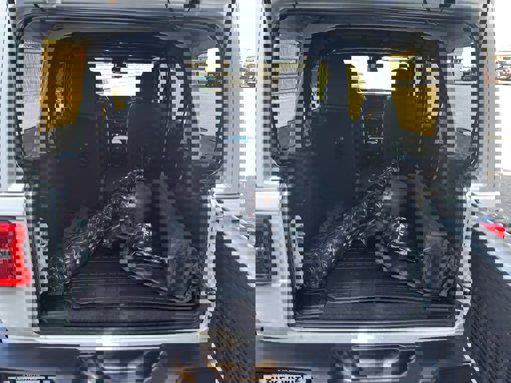 Used 2024 Jeep Wrangler Sahara image 10