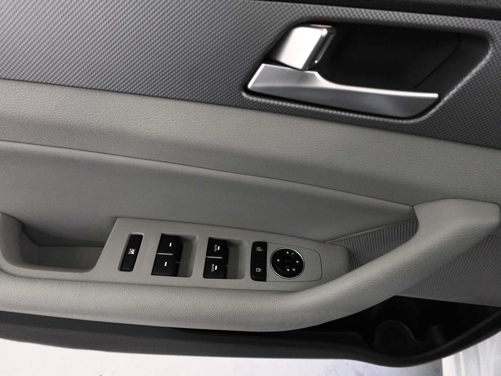 Used 2019 Hyundai Sonata Plug-In Hybrid FWD image 11