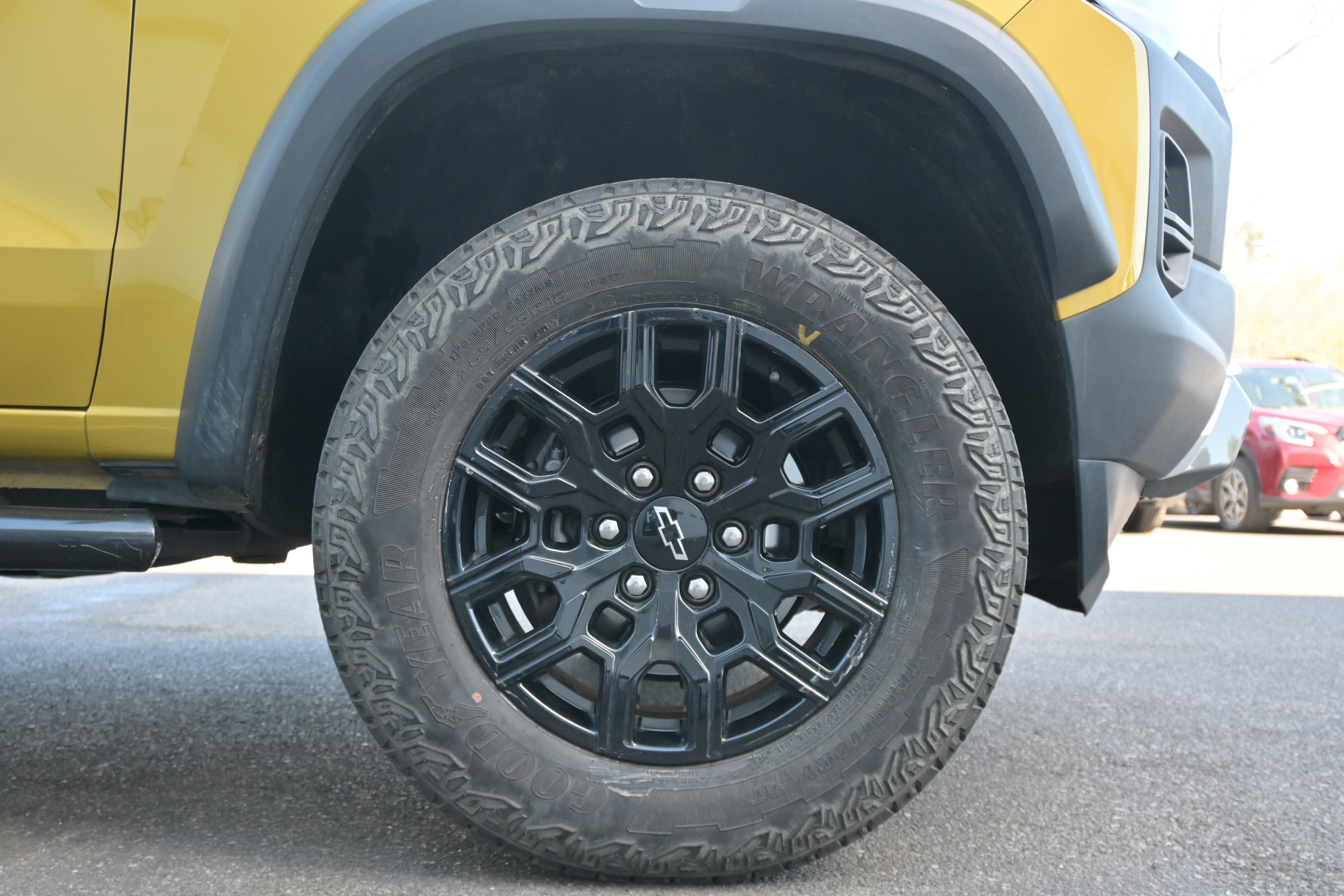 Used 2023 Chevrolet Colorado Trail Boss w/ Technology Package AWD/4WD image 13
