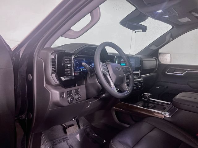Used 2023 Chevrolet Silverado 1500 LT Trail Boss w/ LT Trail Boss Premium Package AWD/4WD image 10