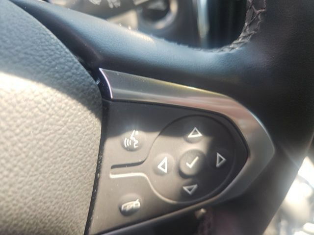Used 2023 Chevrolet Traverse High Country FWD image 11