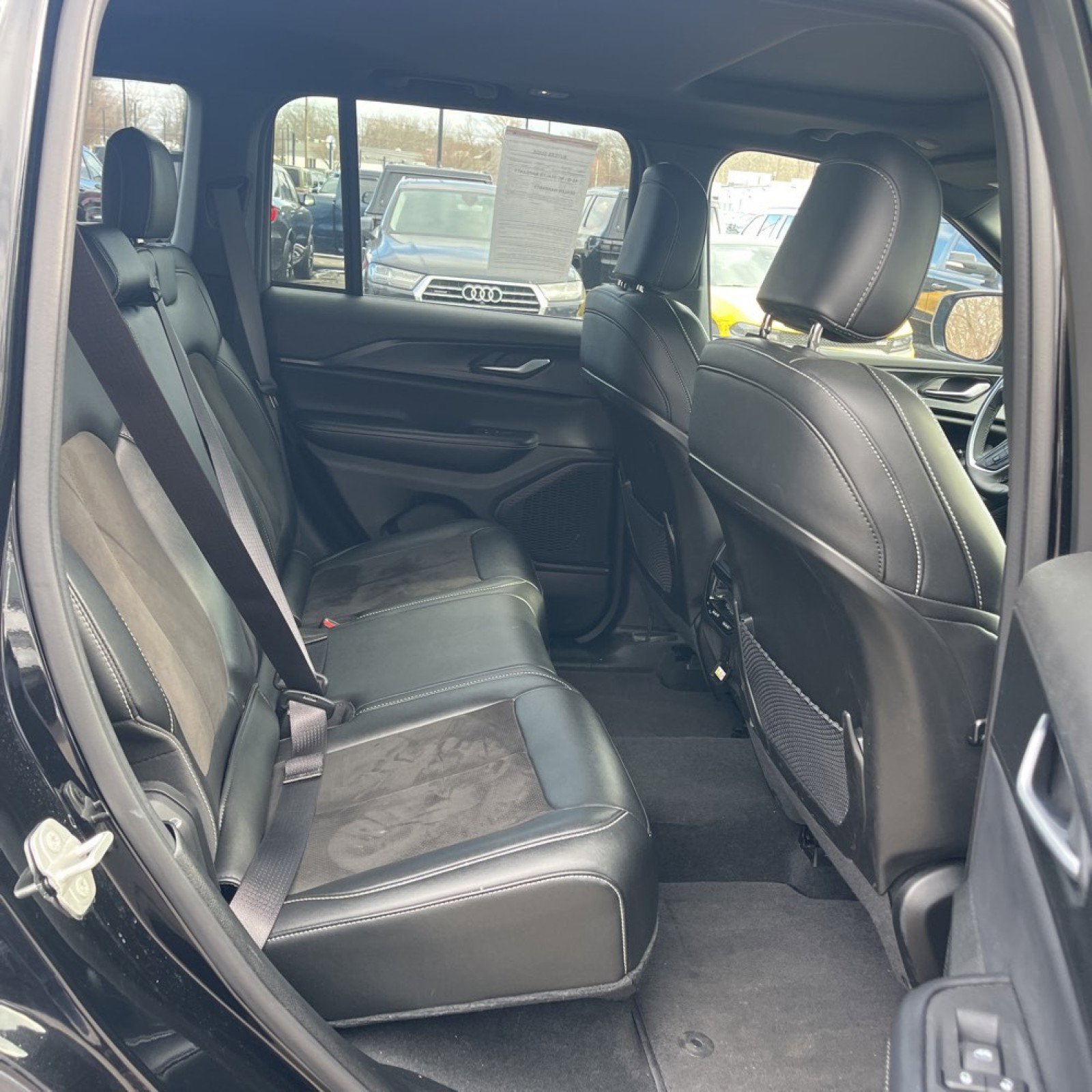 Used 2023 Jeep Grand Cherokee Altitude image 13