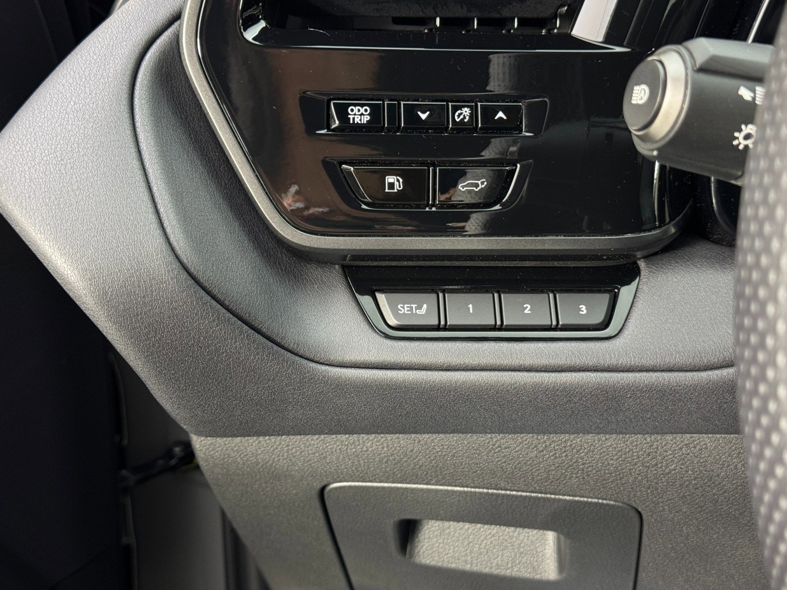 Used 2025 Lexus TX 500h AWD w/ Technology Package image 18