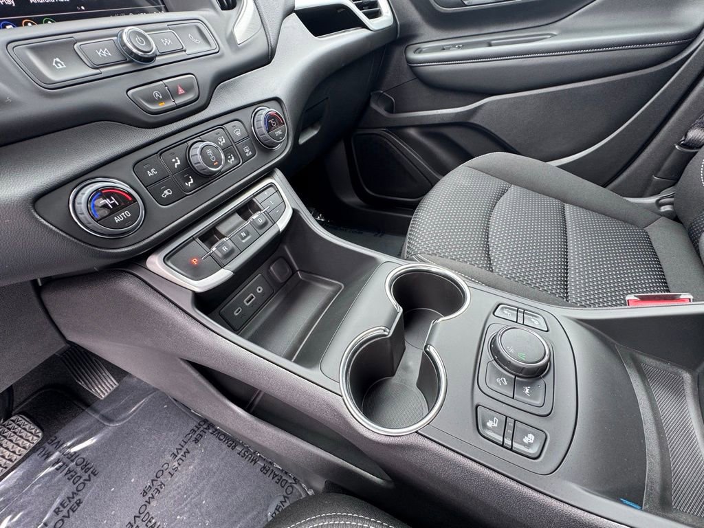 Used 2024 GMC Terrain SLE w/ Driver Convenience Package image 28
