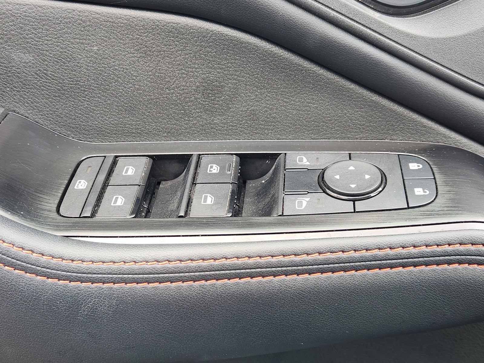 Used 2025 Nissan Rogue SV image 28