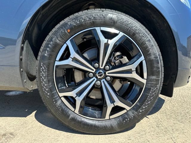 Certified 2022 Volvo XC60 B5 Momentum w/ Climate Package AWD/4WD image 11