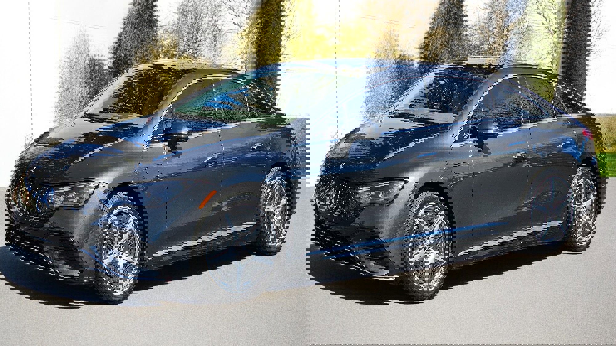 Used 2023 Mercedes-Benz EQE 500 4MATIC Sedan w/ Exclusive Trim Package image 7