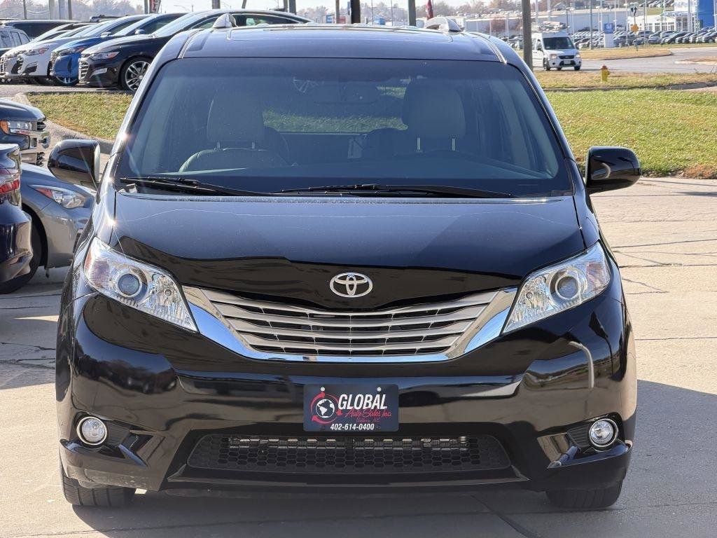 Used 2015 Toyota Sienna XLE w/ XLE Navigation Package FWD image 2