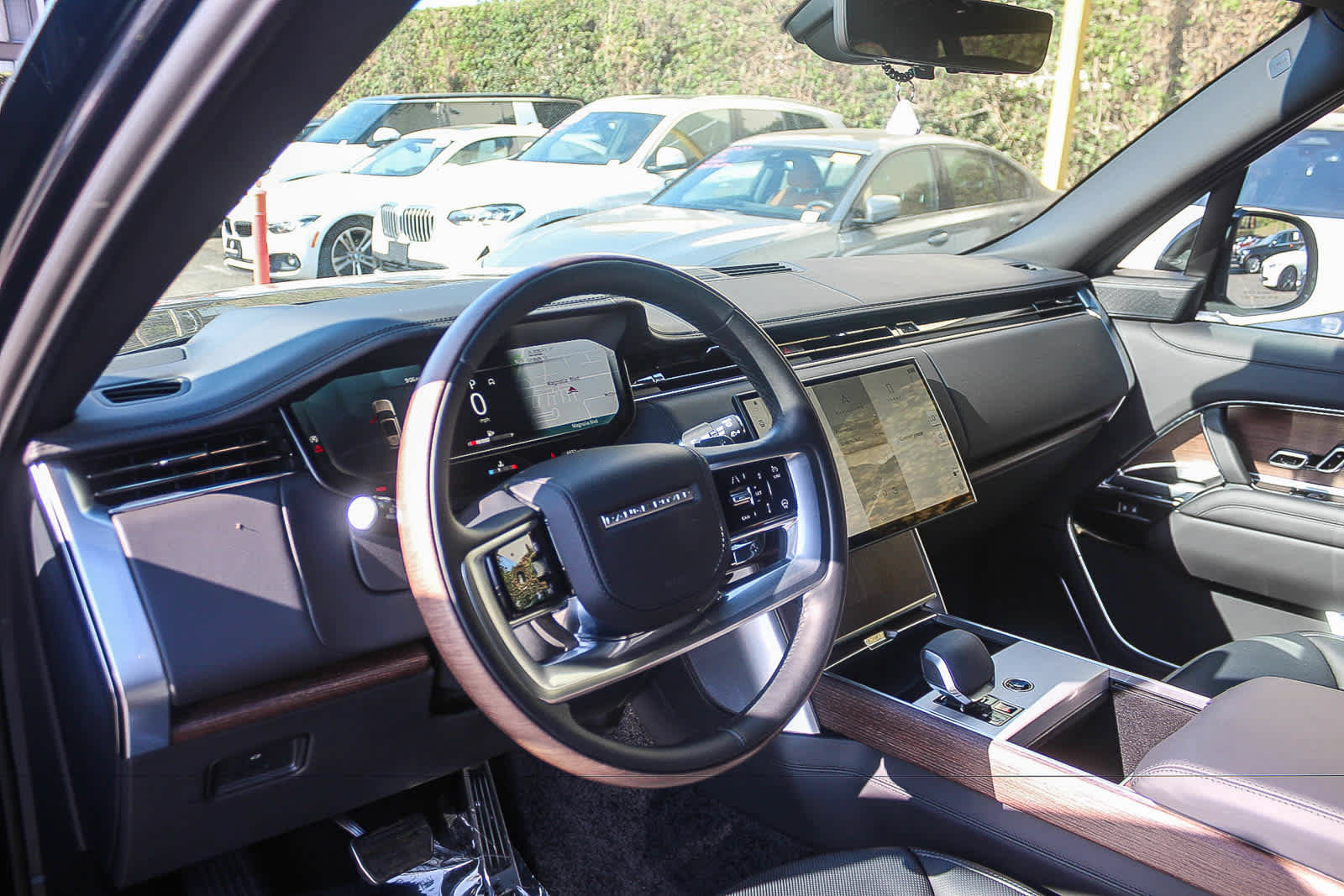 Used 2025 Land Rover Range Rover Long Wheelbase Autobiography AWD/4WD image 15
