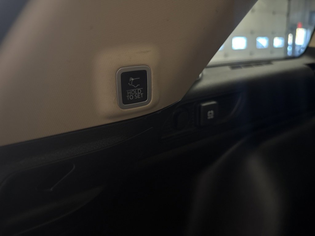 Used 2022 Jeep Grand Cherokee Limited w/ Luxury Tech Group II image 30